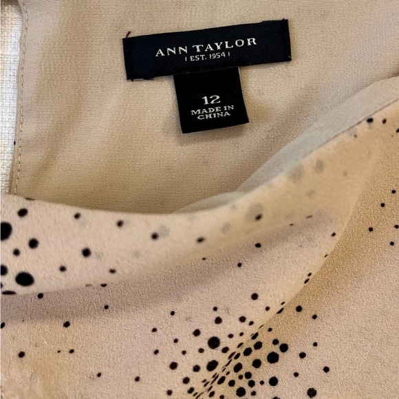 Ann Taylor 12 ruffle blouse, cap sleeves tan and black Office Career - Picture 7 of 9